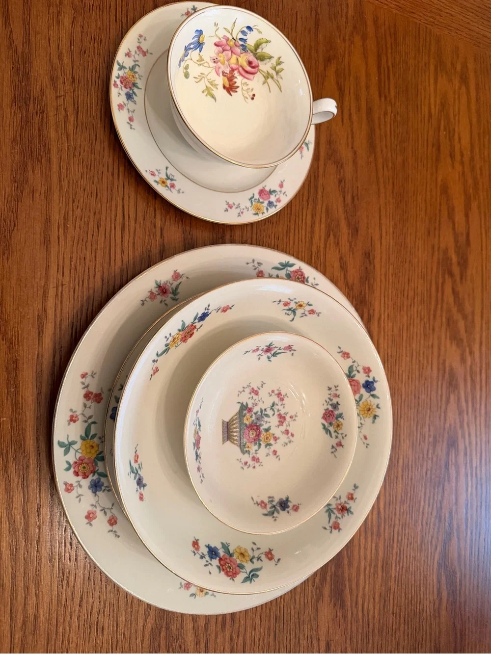 Classic Floral Porcelain Dinnerware Set - Cream with Multicolor Floral Motif